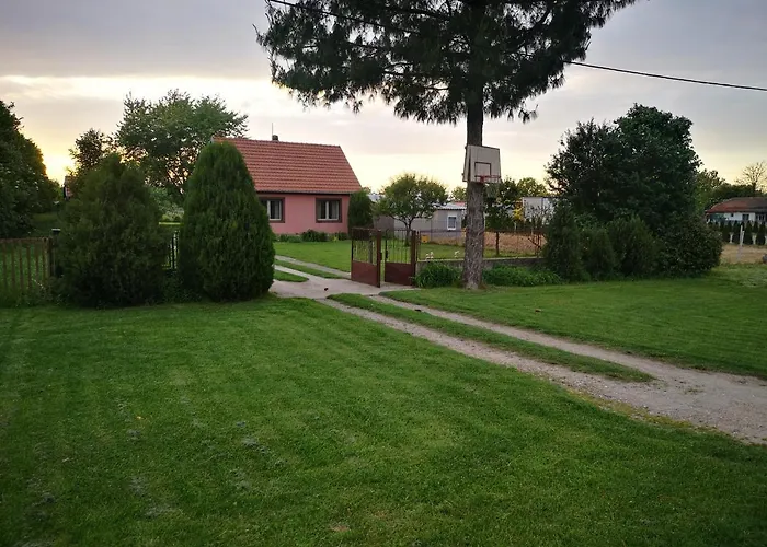 Little Nyaraló Káty