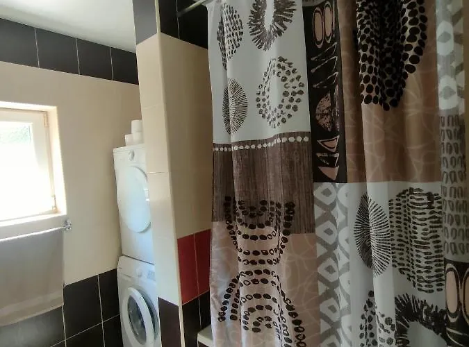 Little Nyaraló Káty